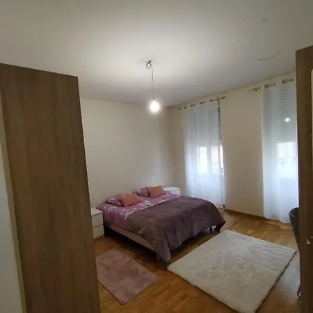 Spacieux Proche Du Centre *