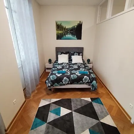 Spacieux Proche Du Centre *