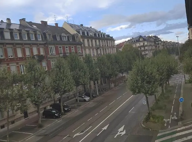 Spacieux Proche Du Centre شقة *